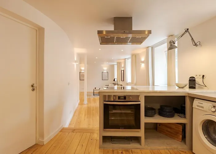 The Yellow House Spacious Duplex In Prazeres District